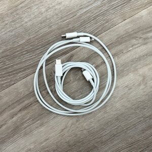 2 White USB-C to lightning Charging Cable - Universal